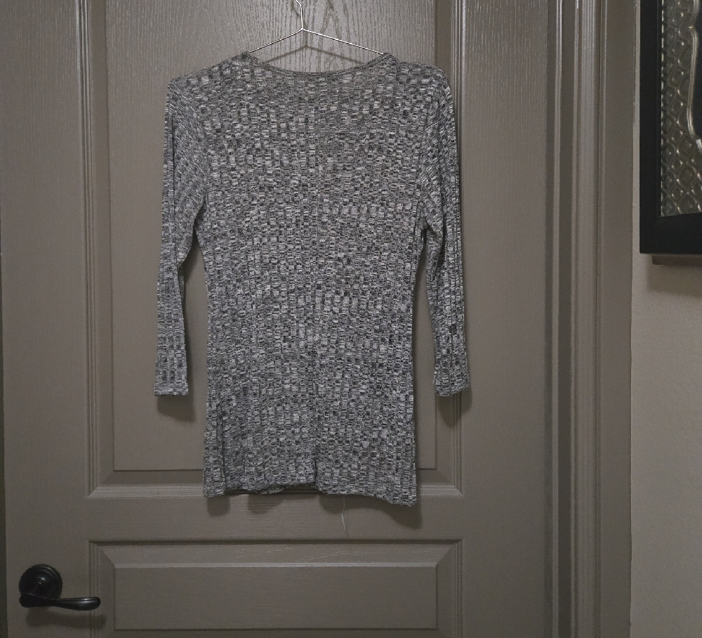 Gray Ribbed V-Neck Sweater - Picture 2 of 2